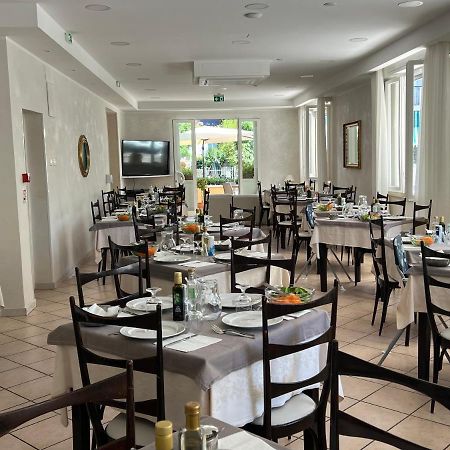 Hotel Monti Riccione Dış mekan fotoğraf