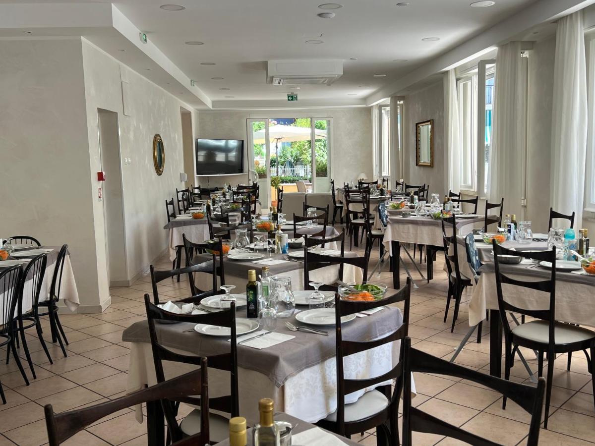 Hotel Monti Riccione Dış mekan fotoğraf