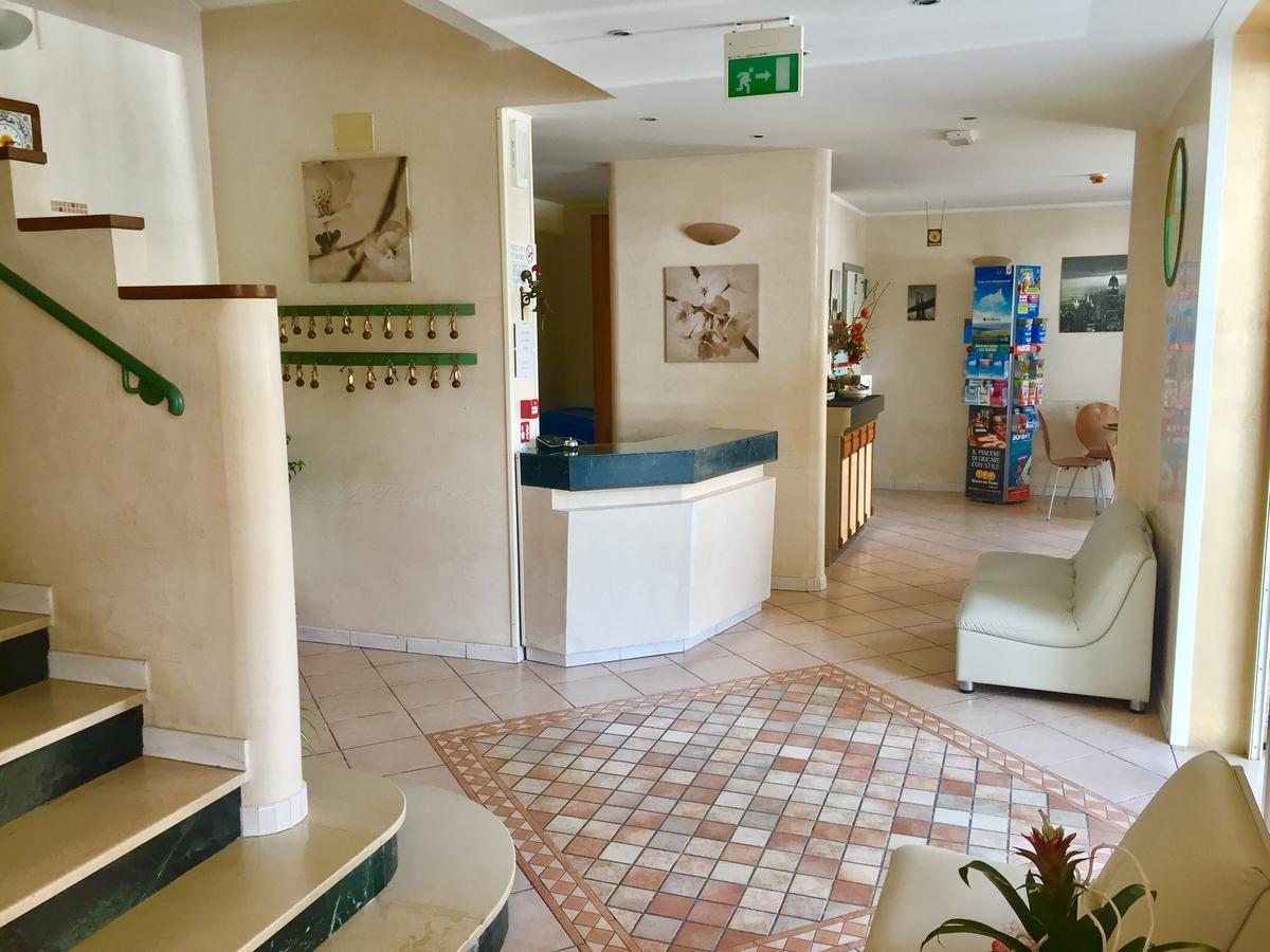 Hotel Monti Riccione Dış mekan fotoğraf