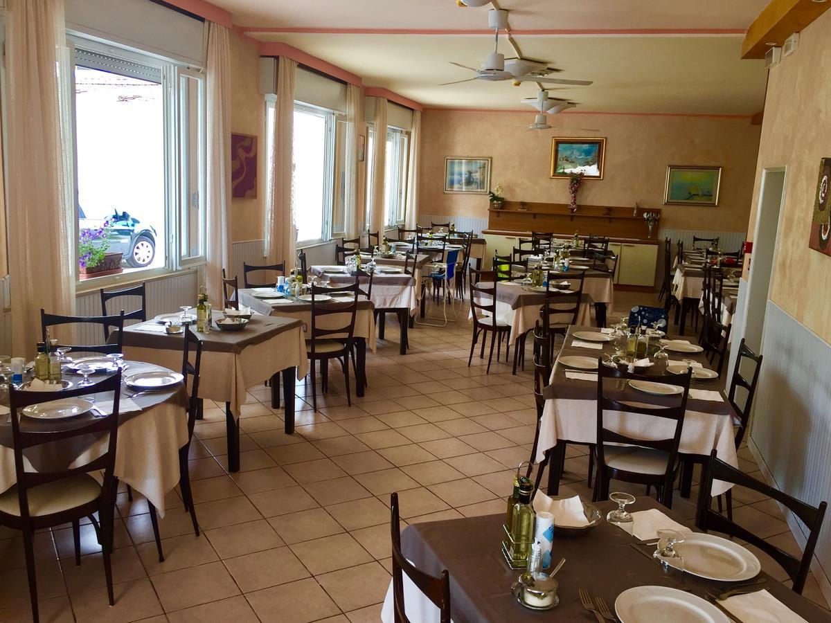 Hotel Monti Riccione Dış mekan fotoğraf