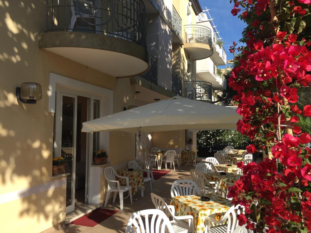 Hotel Monti Riccione Dış mekan fotoğraf