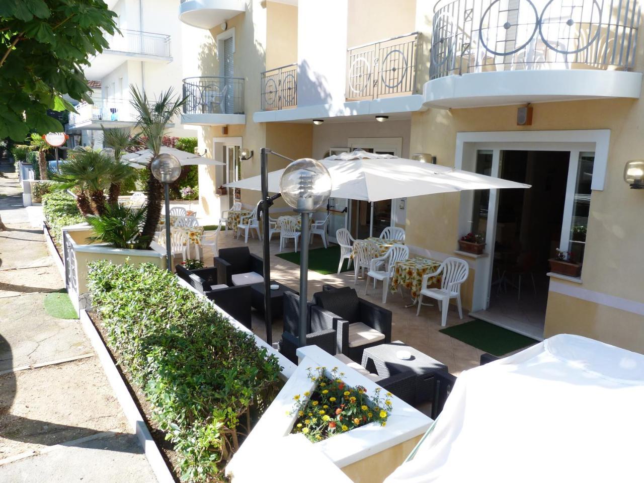 Hotel Monti Riccione Dış mekan fotoğraf